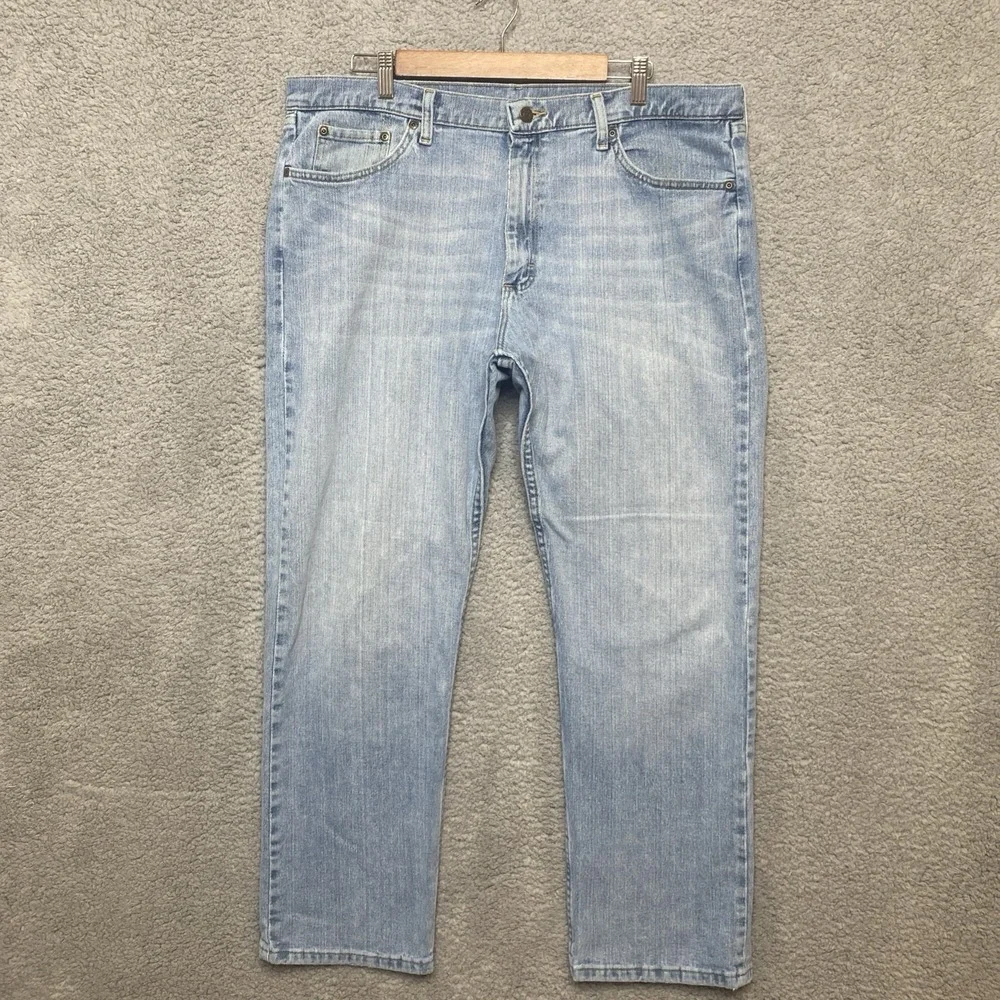 Wrangler Jeans Men 38x30 Blue Denim Light Wash Regular Fit Straight Leg
